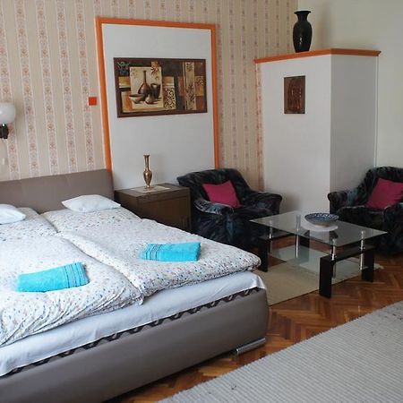 הוילה גיולה Hajnal Apartman מראה חיצוני תמונה